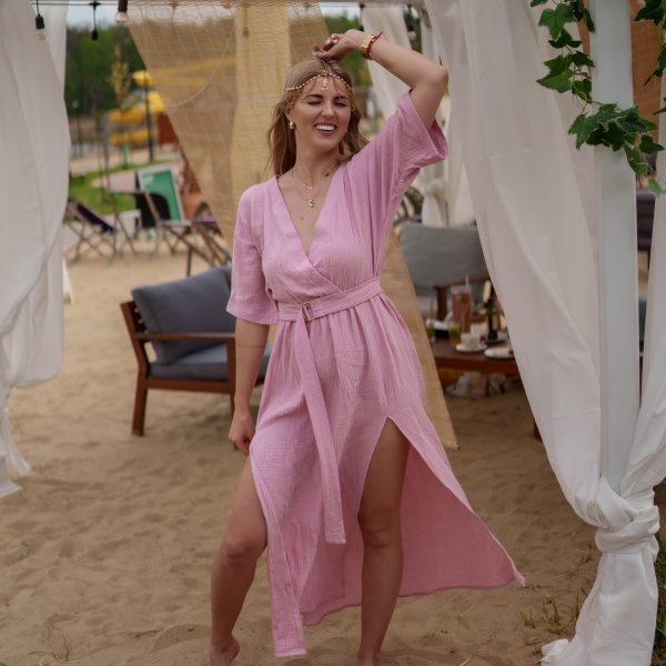 Sukienka muślinowa z dwoma rozcięciami i kimonowym dekoltem różowy