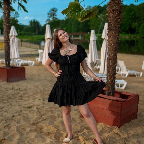 Sukienka muślinowa z wiązaniem na dekolcie i falbanami czarny