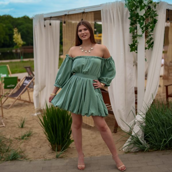 Sukienka muślinowa w kroju bombki z bufiastymi rękawami szałwiowy